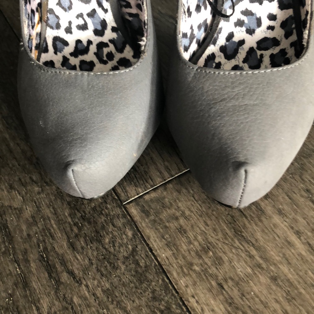 Forever 21 Woman’s pumps - Picture 4 of 8
